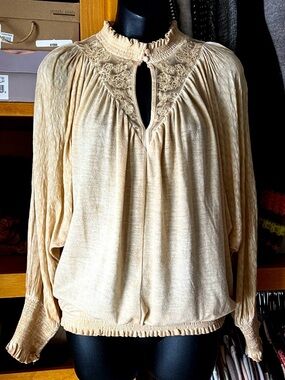 GIMMICKS by BKE Vintage-Inspired Smocked Waist & Cuffs Top